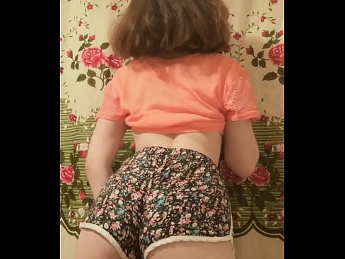 ❤️ セクシーな若いベイブがカメラでショーツを脱ぐ ❤❌ ポルノfb ❌️❤