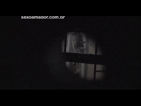 ❤️ ブロンドが空洞のレンガの後ろに隠れた近所の盗撮犯に密かにビデオ撮影される ❤❌ ポルノfb ❌️❤